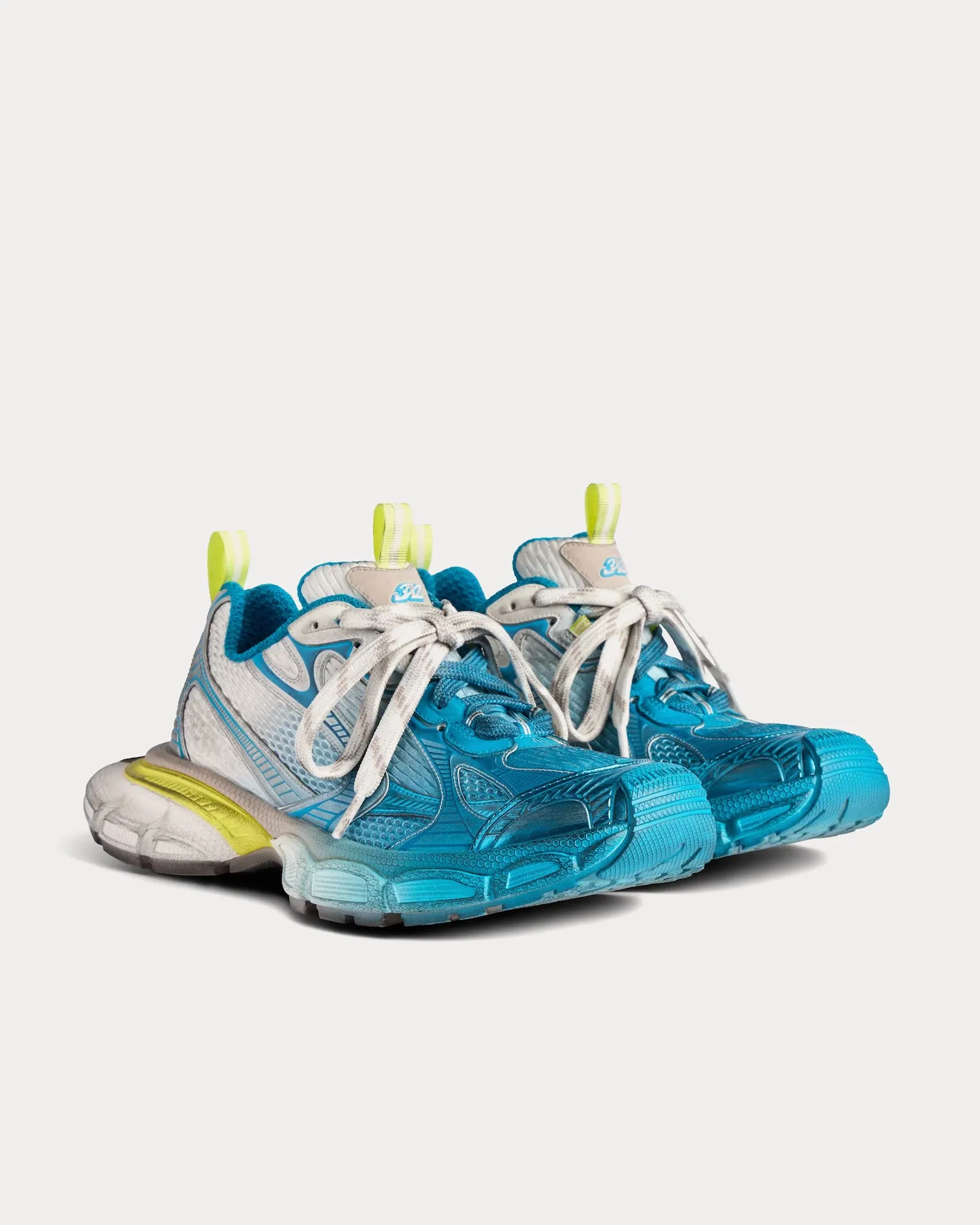 3XL Toe Spray White / Blue / Yellow Low Top Sneakers