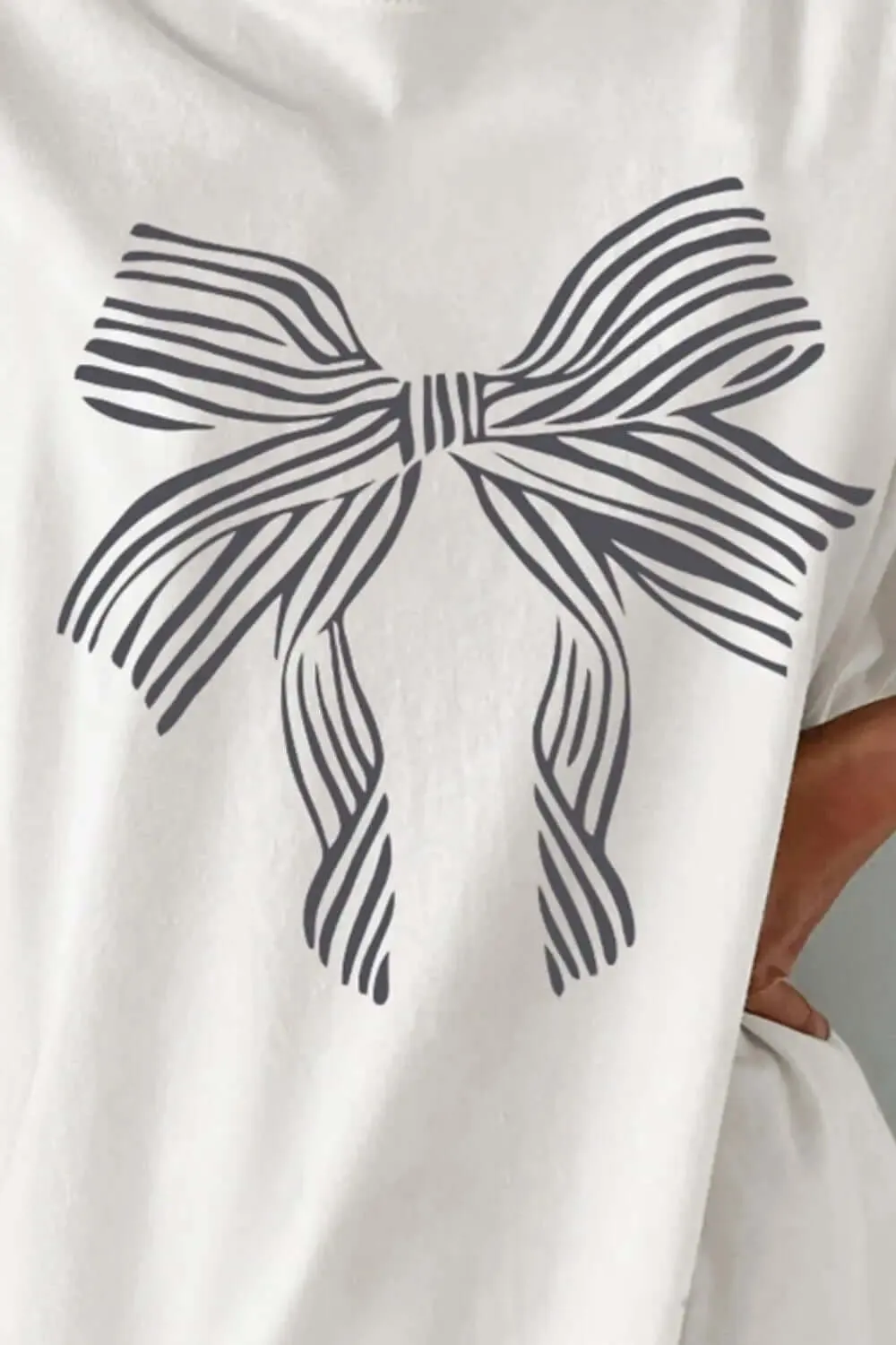Bow Graphic Tee with Round Neck and Short Sleeves