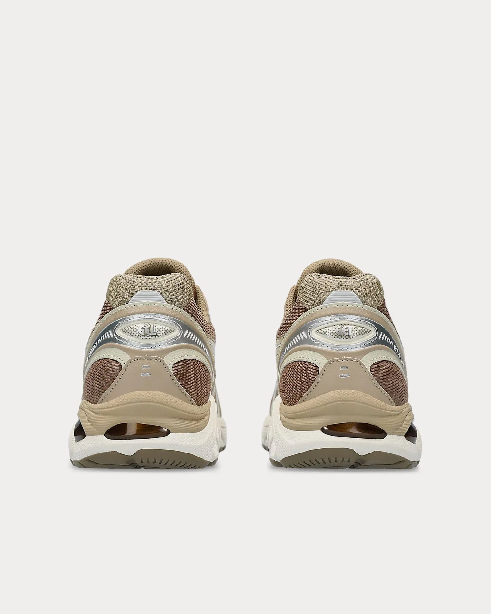GT-2160 Pepper / Putty Low Top Sneakers