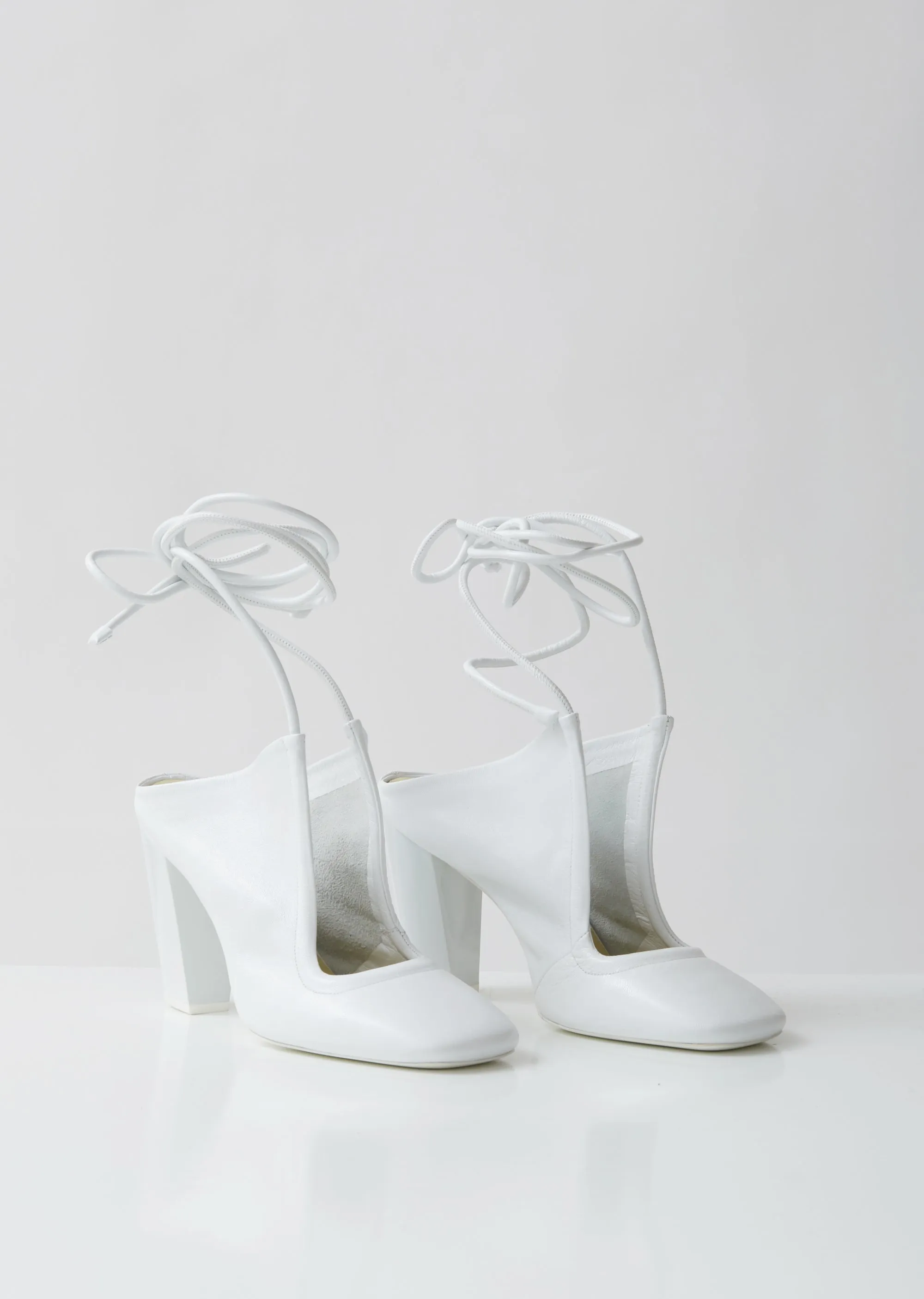 High-heeled Laced Pumps