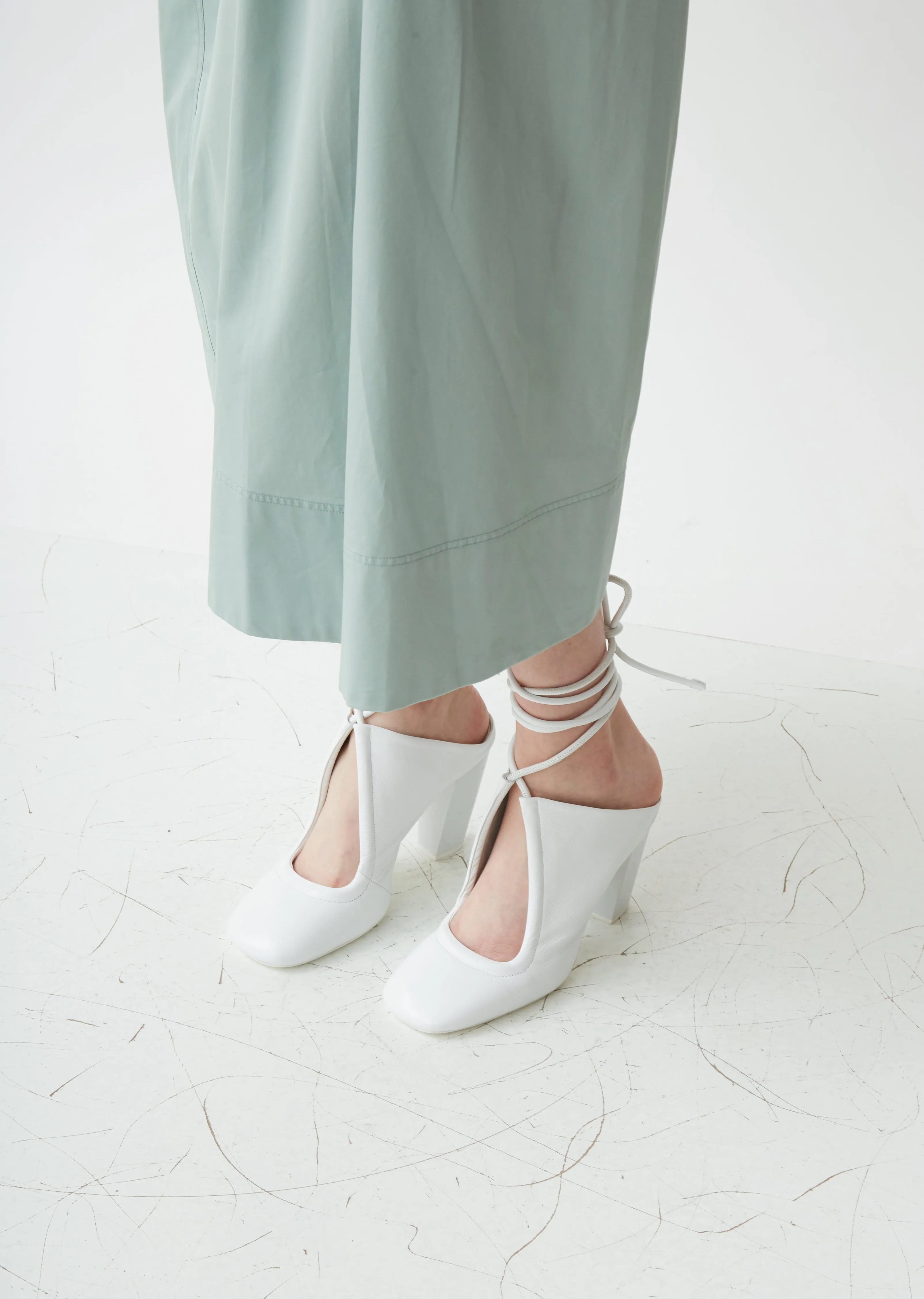 High-heeled Laced Pumps