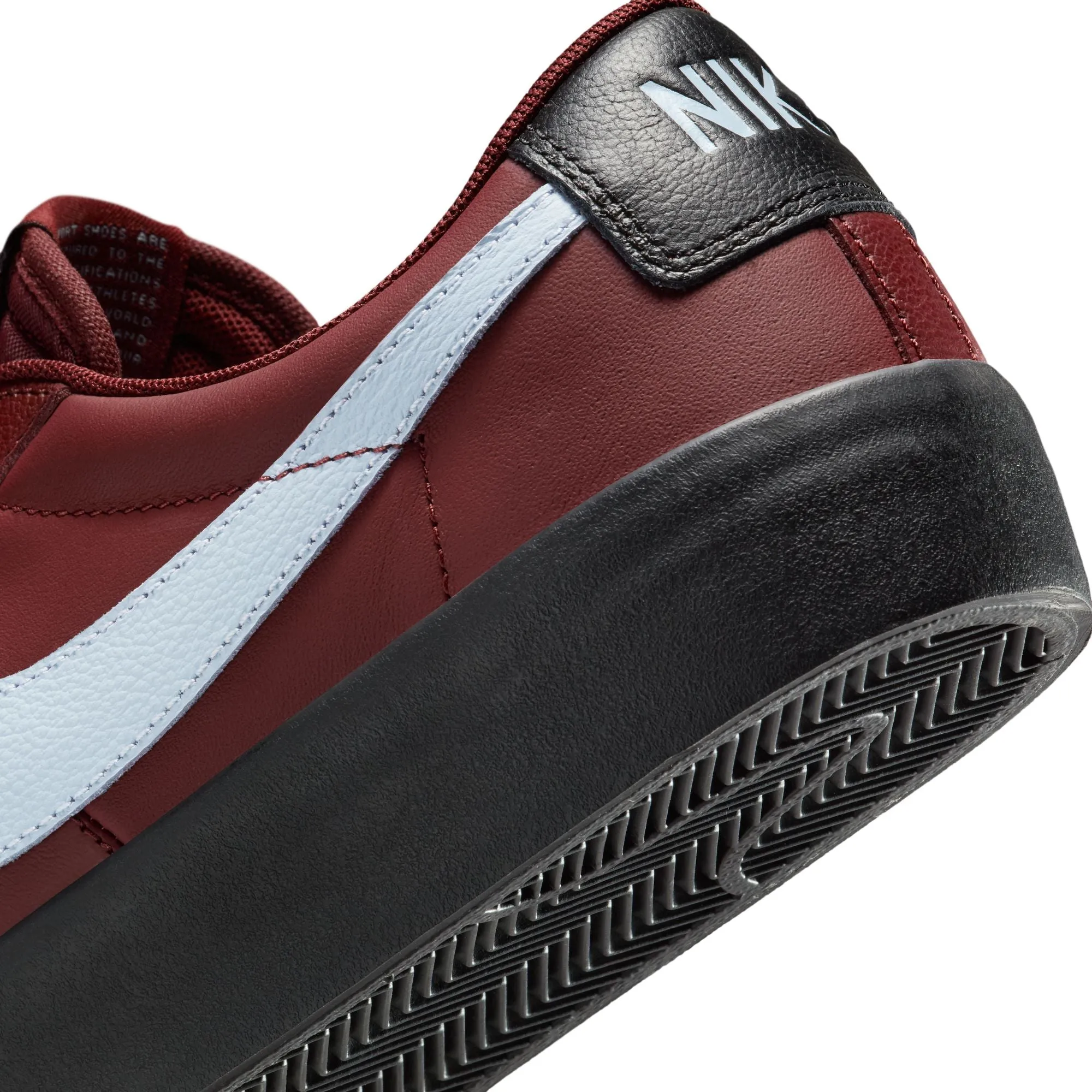Nike SB - Zoom Blazer Low Pro Gt in Dark Team Red/Dark Team Red/Black/Light Armoury Blue