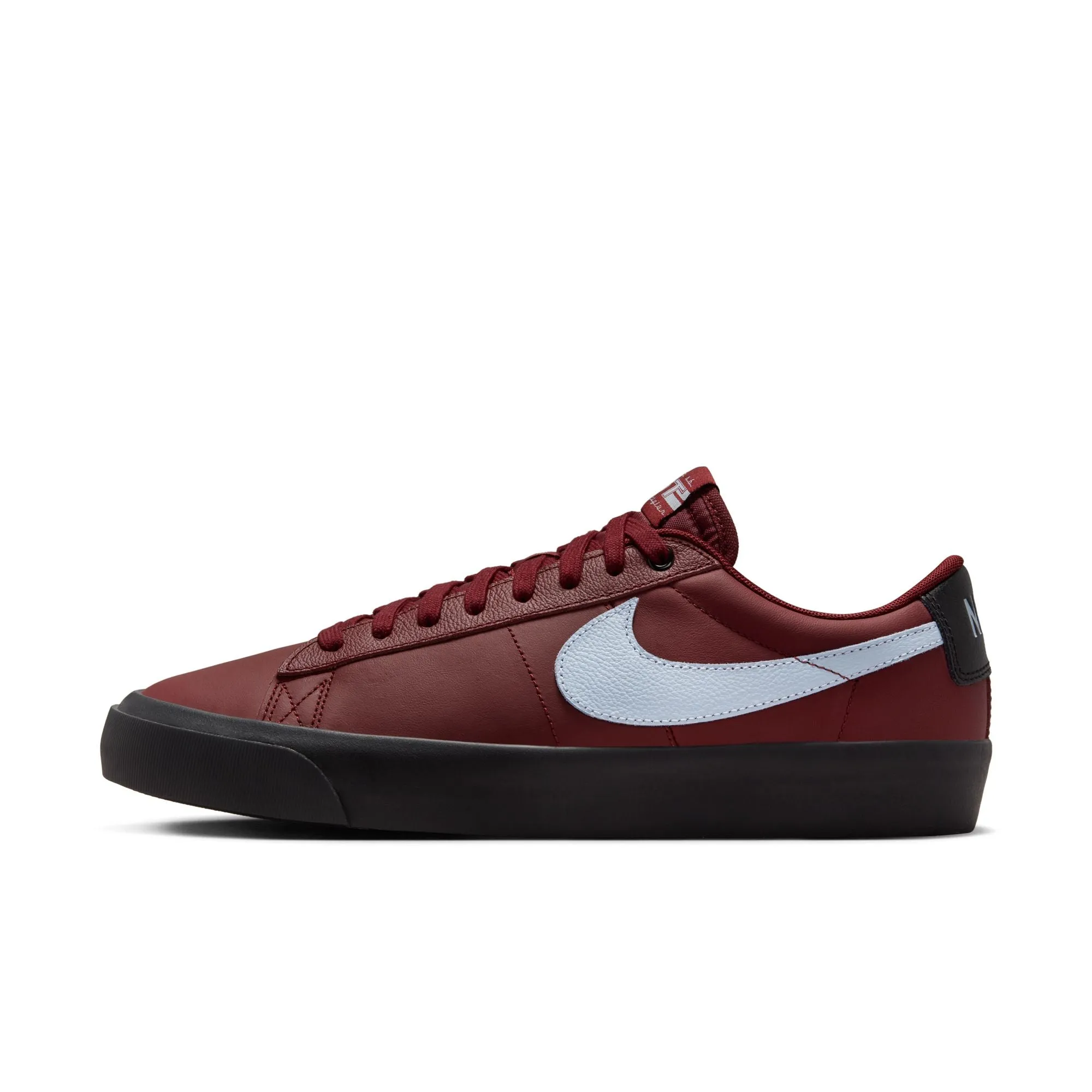 Nike SB - Zoom Blazer Low Pro Gt in Dark Team Red/Dark Team Red/Black/Light Armoury Blue