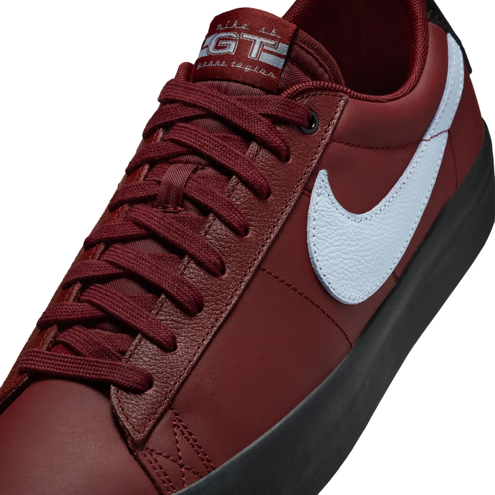 Nike SB - Zoom Blazer Low Pro Gt in Dark Team Red/Dark Team Red/Black/Light Armoury Blue