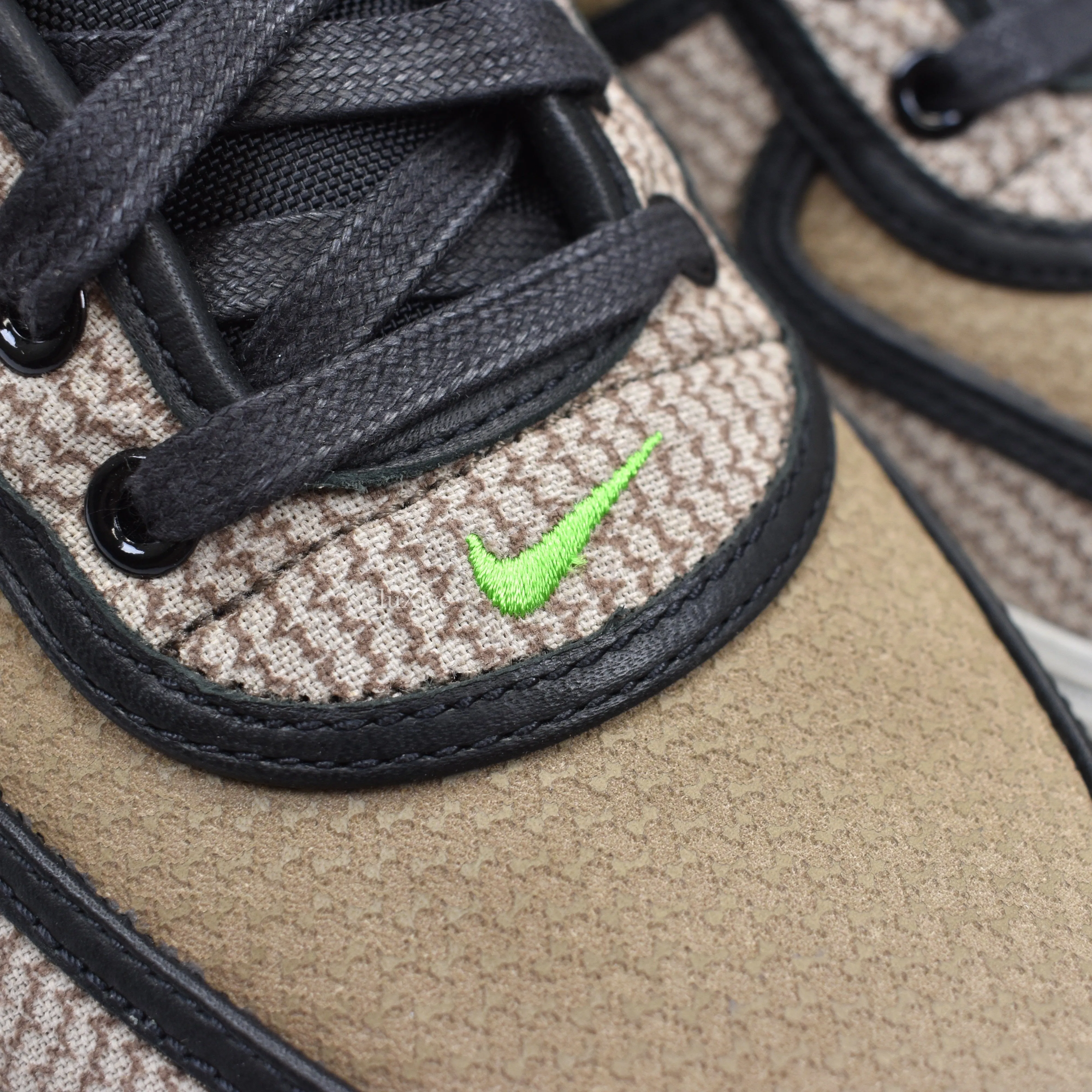 Nike x Undefeated - Air Force 1 Inside Out 'OnYourFeetKid'