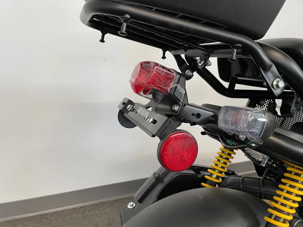Outback Road Warrior 150cc Scooter [Not CA Legal]