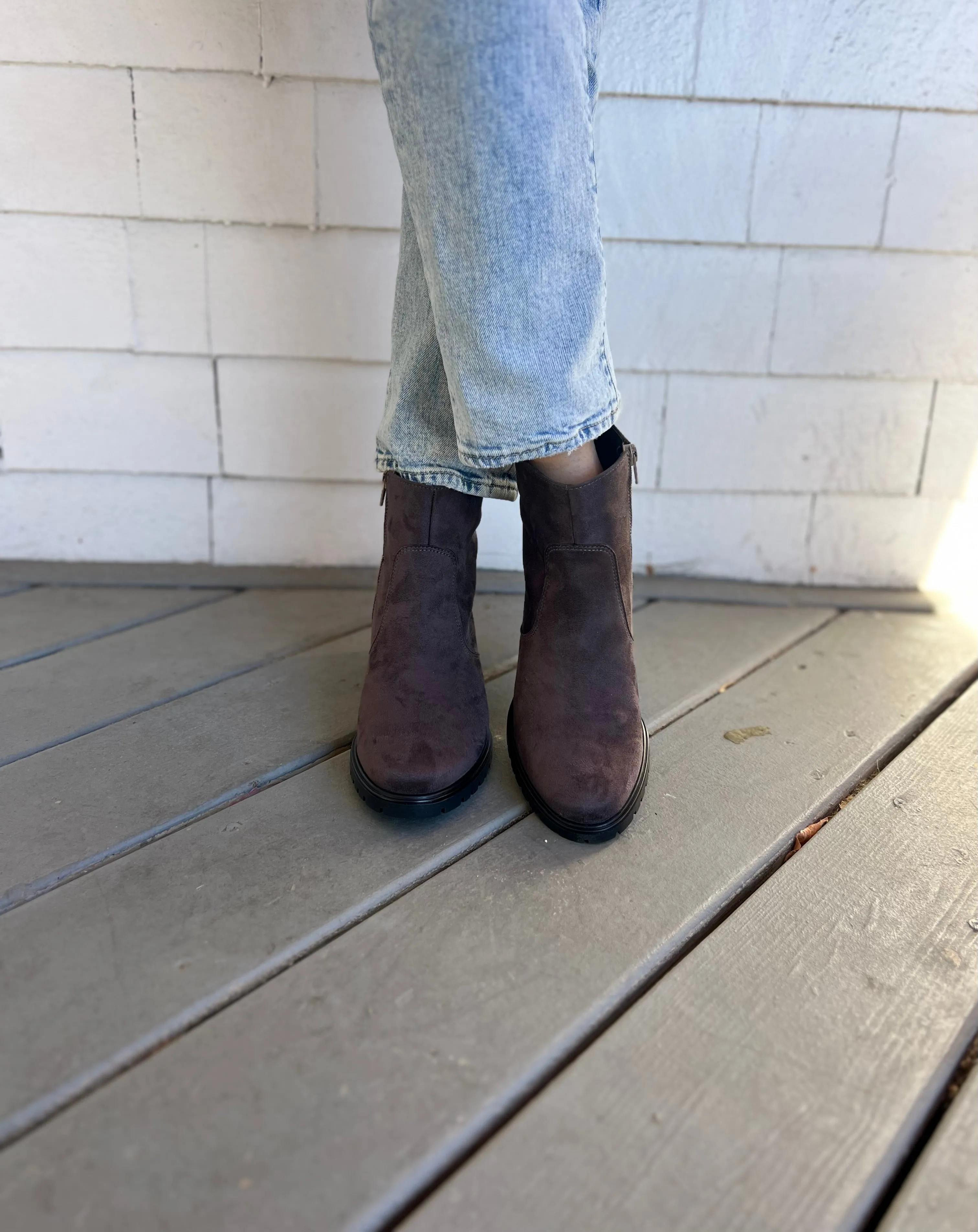 Roselle in Street Hydro-Microsuede
