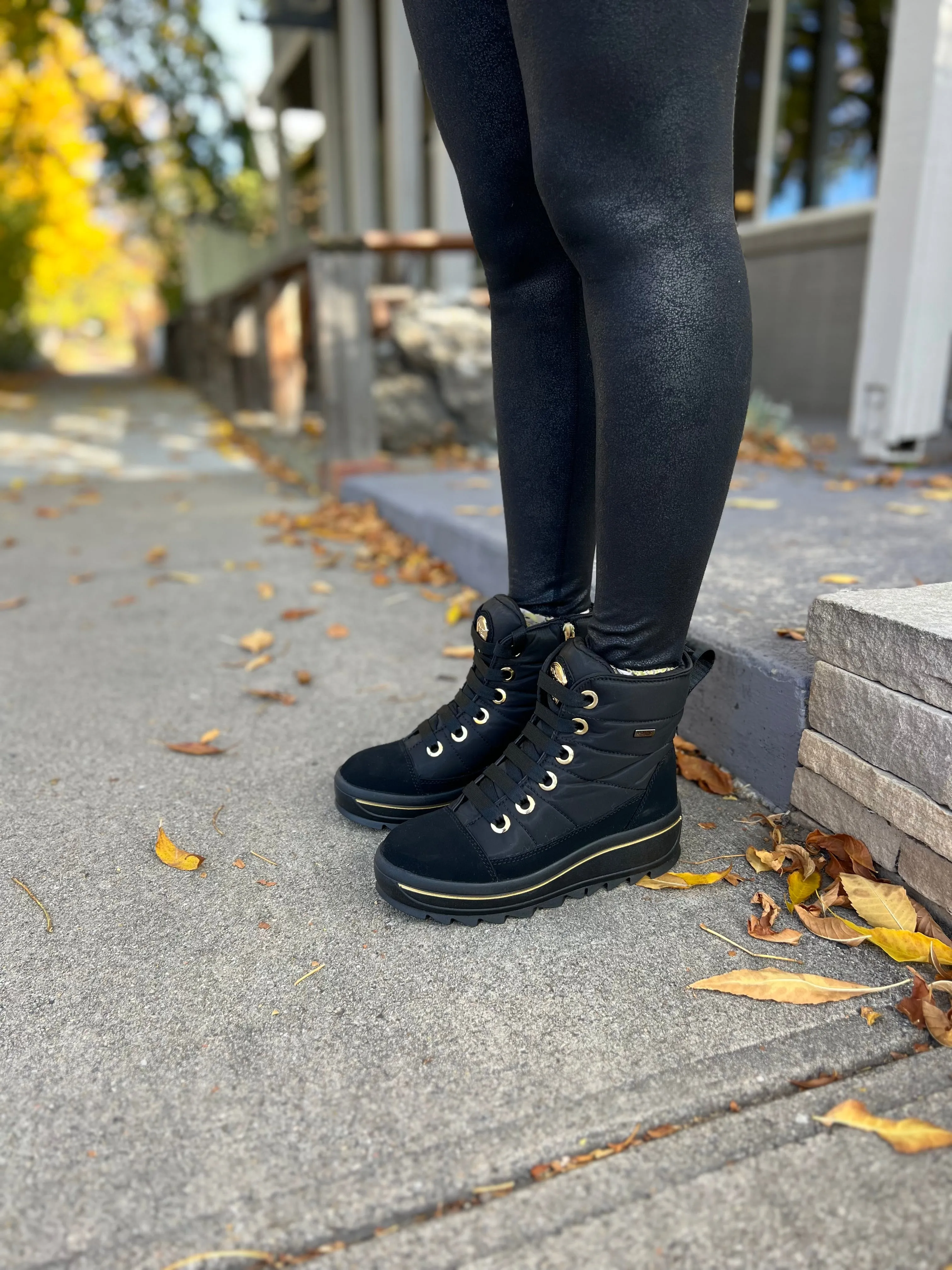 Tyra in Black/Gold