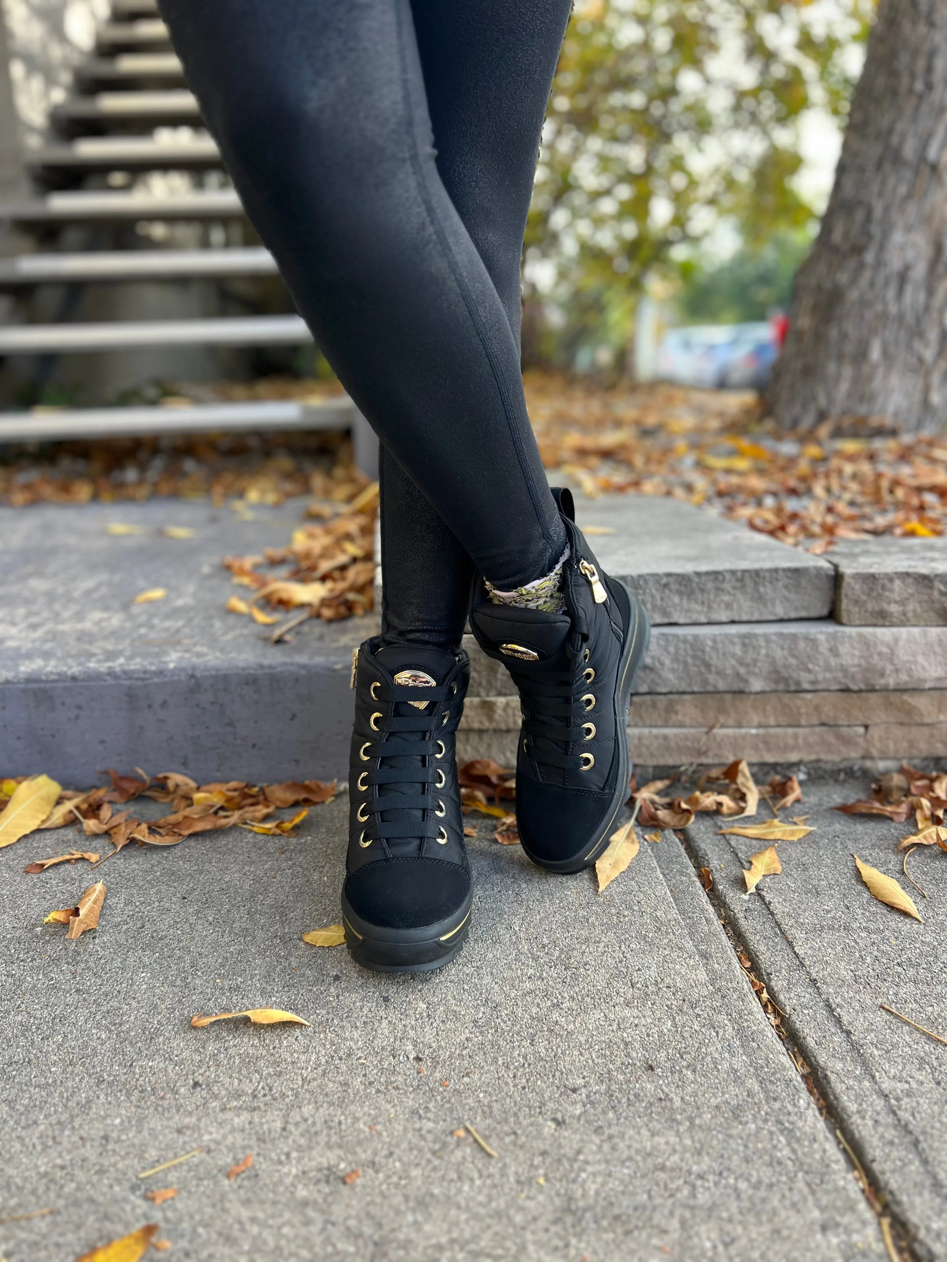 Tyra in Black/Gold