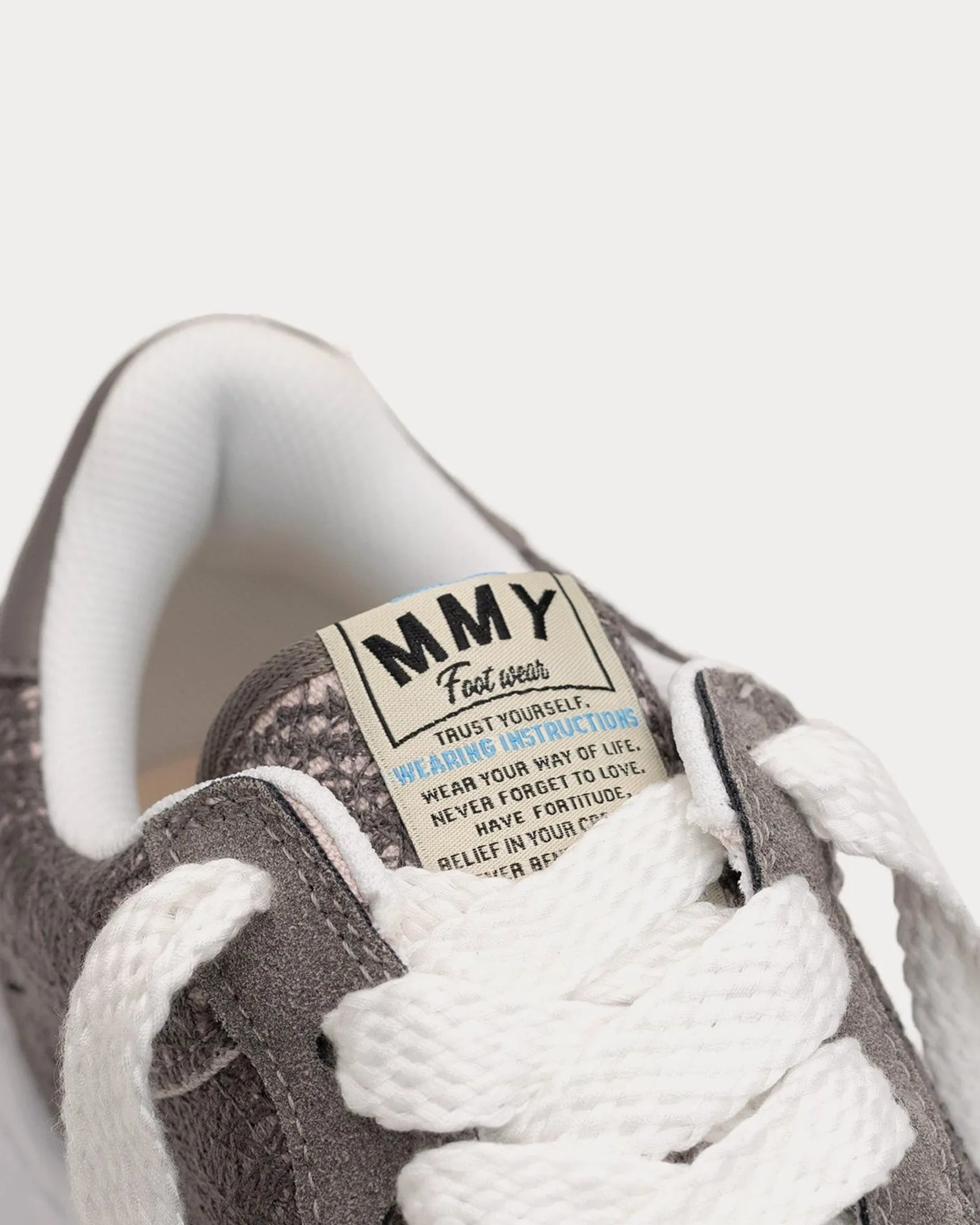 Wayne OG Sole Embroidery Grey Low Top Sneakers